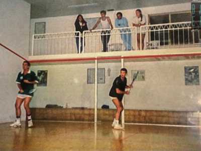 Nel 1990 venne inaugurata la prima sede dello Squash Bari in via Glomerelli, dapprima con due campi...